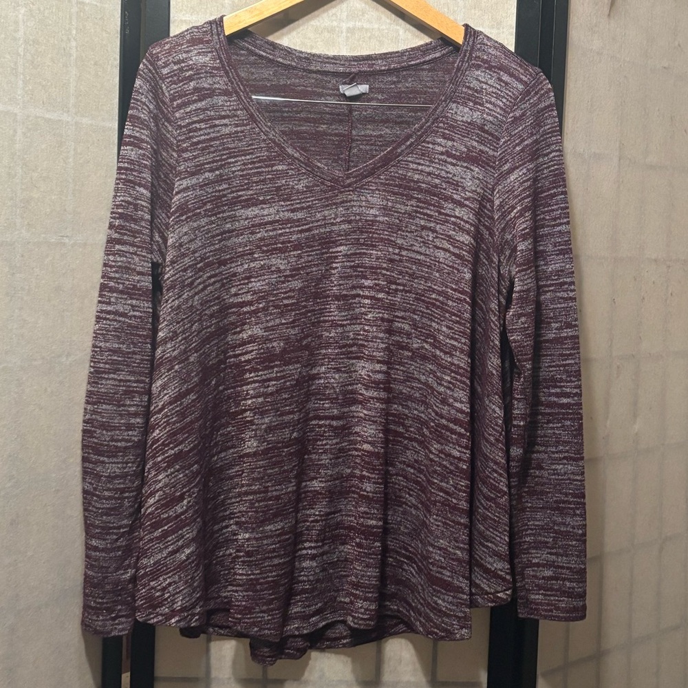 AERIE Heathered Burgundy V-Neck Long Sleeve Tee